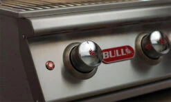 BULL Diablo - Gasgrill Mit Infrarot Backburner Und Rotisserie -Broil King Verkäufe Bull Diablo Standgeraet Bedienknoepfe 6248CEBU Stand