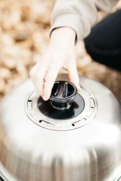 Cobb Grill Premier AIR Deluxe Holzkohlegrill - Modell 2023 -Broil King Verkäufe Cobb Grill Premier AIR Deluxe Deckel Ventil