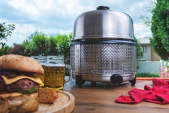 Cobb Grill Premier+ Gas Deluxe Gasgrill 50mbar - Modell 2023 -Broil King Verkäufe Cobb Premier Plus Deluxe Tischgrill Lifestyle