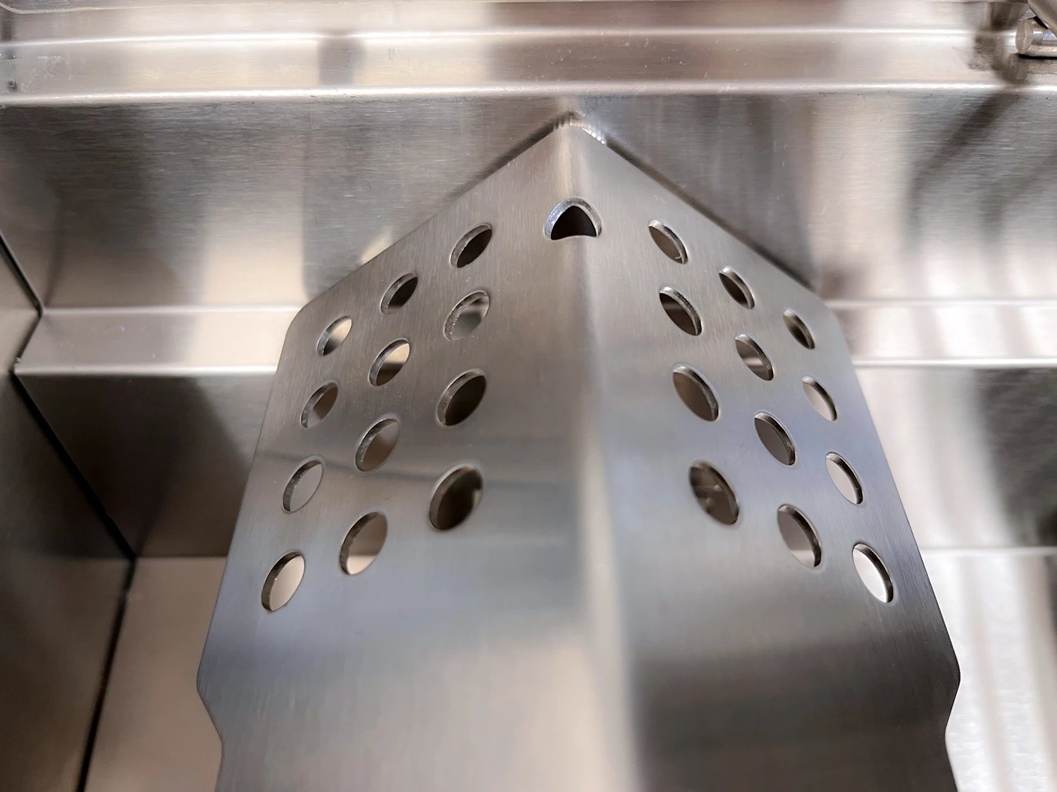 Grillfürst G201E 2-Brenner Gasgrill Portabel V2 - Campinggrill / Balkongrill 50mbar 7 Grillfürst G201E 2-Brenner Gasgrill Portabel V2 - Campinggrill / Balkongrill 50mbar – Bild 7