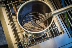 Grillfürst G520G 5-Brenner Gasgrill - Eintracht Frankfurt Edition - Gusseisenroste - X-DEAL Inkl. Zubehörpaket -Broil King Verkäufe Grillfuerst Gasgrill G520E Seitenbrenner Topf 1