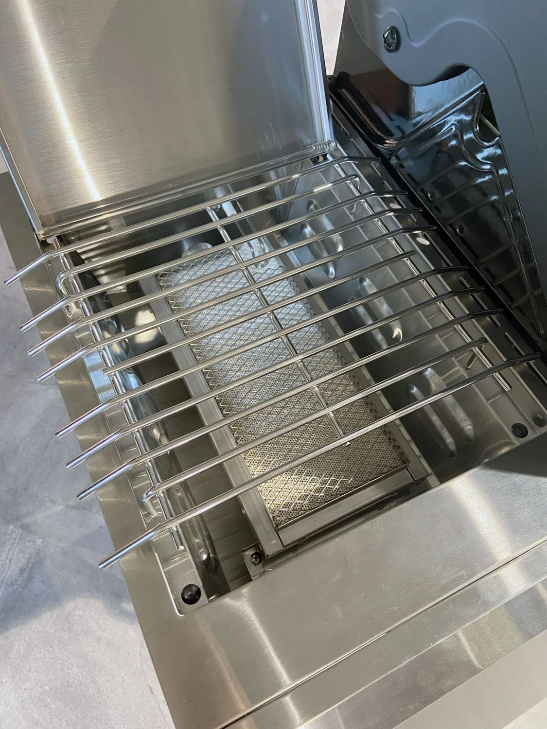 Grillfürst G621G 6-Brenner Edelstahl-Gasgrill Mit Hochtemperaturbrenner, Heckbrenner Und Gusseisen Rosten - X-DEAL Inkl. Zuberhörpaket 6 Grillfürst G621G 6-Brenner Edelstahl-Gasgrill Mit Hochtemperaturbrenner, Heckbrenner Und Gusseisen Rosten - X-DEAL Inkl. Zuberhörpaket – Bild 6