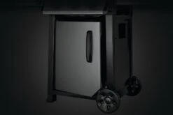 Napoleon Freestyle 365 Gasgrill, Graphit - Mit Sizzle Zone Und Tür - Modell 2023 NEU -Broil King Verkäufe Napoleon Freestyle 365 Sizzle Zone Tuer offen