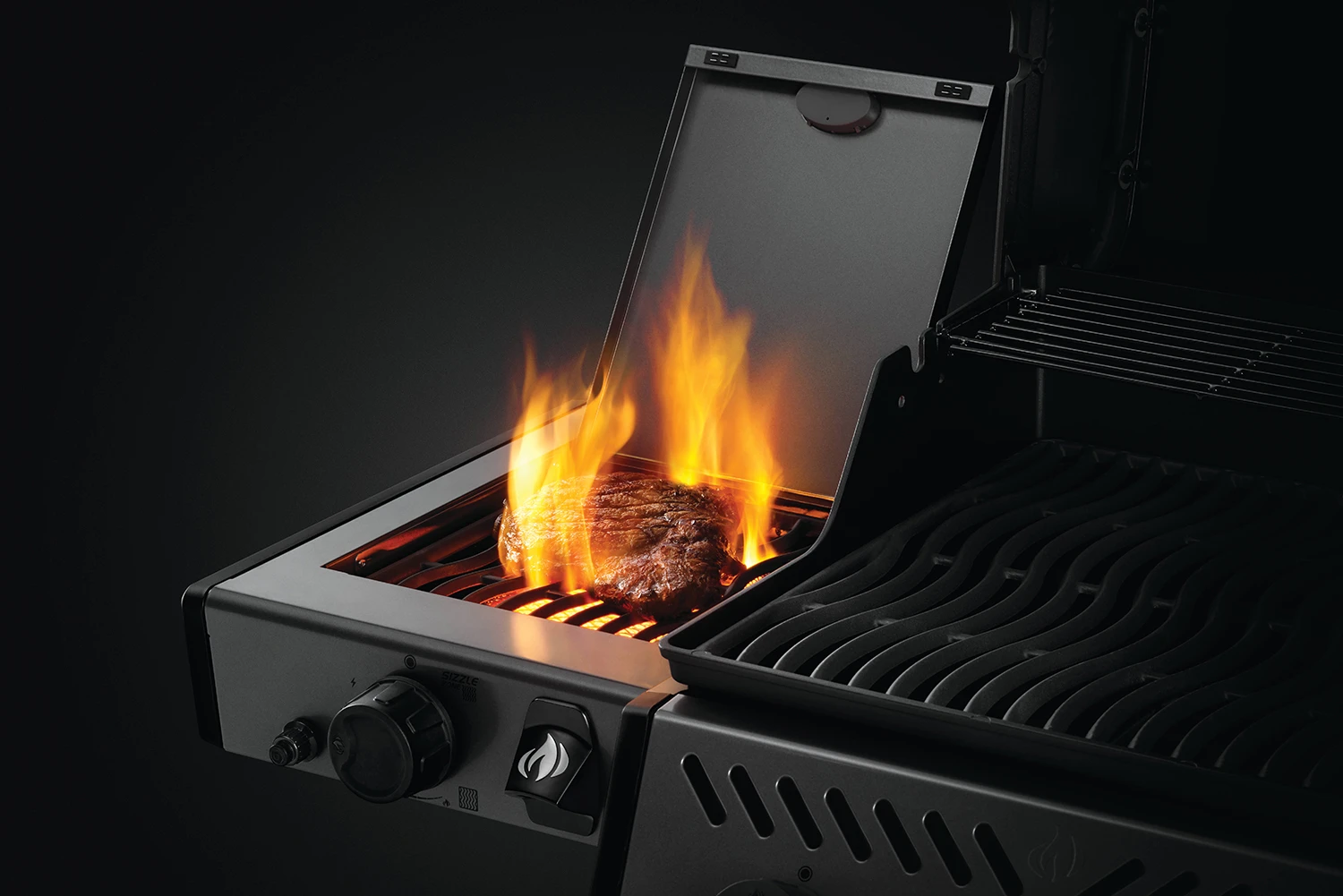 Napoleon Freestyle 365 Gasgrill, Graphit - Mit Sizzle Zone - Modell 2023 - X-DEAL Inkl. Abdeckhaube Und Gussplatte 8 Napoleon Freestyle 365 Gasgrill, Graphit - Mit Sizzle Zone - Modell 2023 - X-DEAL Inkl. Abdeckhaube Und Gussplatte – Bild 8