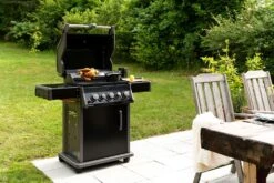 Napoleon Rogue 425 Gasgrill - All Black - Mit Seitenbrenner - Hero Modell 2023 Mit Heckbrenner Inkl. Drehspieß, Abdeckhaube Und Grillplatte 38 Napoleon Rogue 425 Gasgrill - All Black - Mit Seitenbrenner - Hero Modell 2023 Mit Heckbrenner Inkl. Drehspieß, Abdeckhaube Und Grillplatte -Broil King Verkäufe Napoleon Gasgrill Rogue 425 Hero Lifestyle Drehspiess