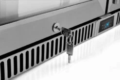 Napoleon Outdoor - Kühlschrank, 210 Liter, 2-türig Mit Doppelverglasung Und LED Beleuchtung - Wasserdicht Nach IP24 -Broil King Verkäufe Napoleon Outdoor Kueche Kuehlschrank 2 tuerig Schloss