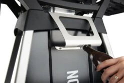 Napoleon TravelQ PRO285 Kompakt Gasgrill Schwarz Mit Untergestell - Modell 2023 -Broil King Verkäufe Napoleon TravelQ Pro285 Untergestell Flaschenoeffner