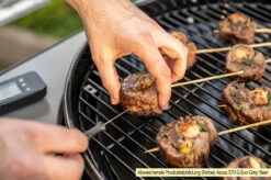 Outdoorchef Gas Kugelgrill Arosa 570 G Evo Black Style -Broil King Verkäufe Outdoorchef Arosa 570 G Evo emaillierter Grillrost 1