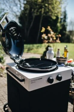 Outdoorchef Gas Kugelgrill Arosa 570 G Tex Inkl. Blazing Zone + Cooking Zone 23 Outdoorchef Gas Kugelgrill Arosa 570 G Tex Inkl. Blazing Zone + Cooking Zone -Broil King Verkäufe Outdoorchef Arosa 570 G TEX Dckelscharnier