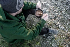 Petromax Emaille Stieltopf / 500 Ml / Schwarz 5 Petromax Emaille Stieltopf / 500 Ml / Schwarz -Broil King Verkäufe Petromax Emaille Stieltopf 500ml schwarz Lifestyle02