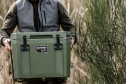 Petromax Kühlbox 25 Liter Oliv - Inkl. Sitzkissen, Haft-Unterlage Und Einsatzkorb 17 Petromax Kühlbox 25 Liter Oliv - Inkl. Sitzkissen, Haft-Unterlage Und Einsatzkorb -Broil King Verkäufe Petromax Kuehlbox kx25 oliv anwendung