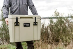 Petromax Kühlbox 25 Liter Sand - Inkl. Sitzkissen, Haft-Unterlage Und Einsatzkorb 17 Petromax Kühlbox 25 Liter Sand - Inkl. Sitzkissen, Haft-Unterlage Und Einsatzkorb -Broil King Verkäufe Petromax Kuehlbox kx25 sand anwendung