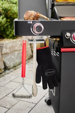 Rösle Videro G2-S VARIO+ Schwarz Gasgrill - FC Bayern Edition - Inkl. FC Bayern Abdeckhaube Und Grillbürste -Broil King Verkäufe Roesle FC Bayern Videro Grill Prime Zone Besteckhaken