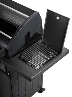 Rösle Gasgrill Magnum PRO G4-S - X-DEAL Inkl. Abdeckhaube, Gusseisen Grillplatte Und Drehspieß - Modell 2023 -Broil King Verkäufe Roesle Gagsrill Magnum Pro Prime Zone offen2 3