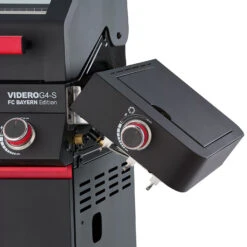 Rösle Videro G4-S VARIO+ Schwarz Gasgrill - FC Bayern Edition -Broil King Verkäufe Roesle Gasgrill Videro FC Bayern Detail Seitenablage 1