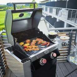 Rösle Gasgrill Videro G2 Schwarz - Modell 2022 -Broil King Verkäufe Roesle Videro G2 Gasgrill Station Mood02 1