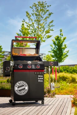 Rösle Videro G3-S VARIO+ Schwarz Gasgrill - FC Bayern Edition - Inkl. FC Bayern Abdeckhaube, Barbecue Grillzange Und Burgerpresse -Broil King Verkäufe Roesle Videro G3 S FC Bayern Edition 1