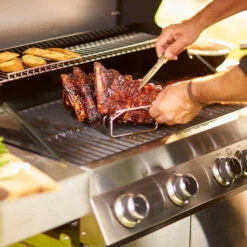 Rösle Gasgrill Videro G4 Edelstahl - Modell 2023 -Broil King Verkäufe Roesle Videro G4 Edelstahl Gasgrill Station Mood