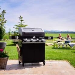 Rösle Gasgrill Videro G4-S Vario+ Nero Schwarz - Modell 2023 - X-DEAL Inkl. Abdeckhaube Und Grillplatte -Broil King Verkäufe Roesle Videro G4 S Vario NERO matt schwarz Vario Halter 2