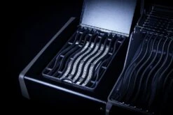 Napoleon Rogue SE 525 Gasgrill - All-black - Mit Sizzle Zone Und Heckbrenner - Grillfürst Edition Inkl. Abdeckhaube Im Karton + Gussplatte - Modell 2022 -Broil King Verkäufe Sizzle Zone All Black