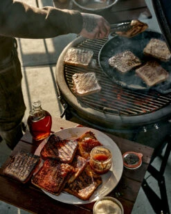 The Bastard Keramikgrill Classic Large - Complete - Schwarz Glänzend - Modell 2023 -Broil King Verkäufe The Bastard Large Keramikgrill Complete