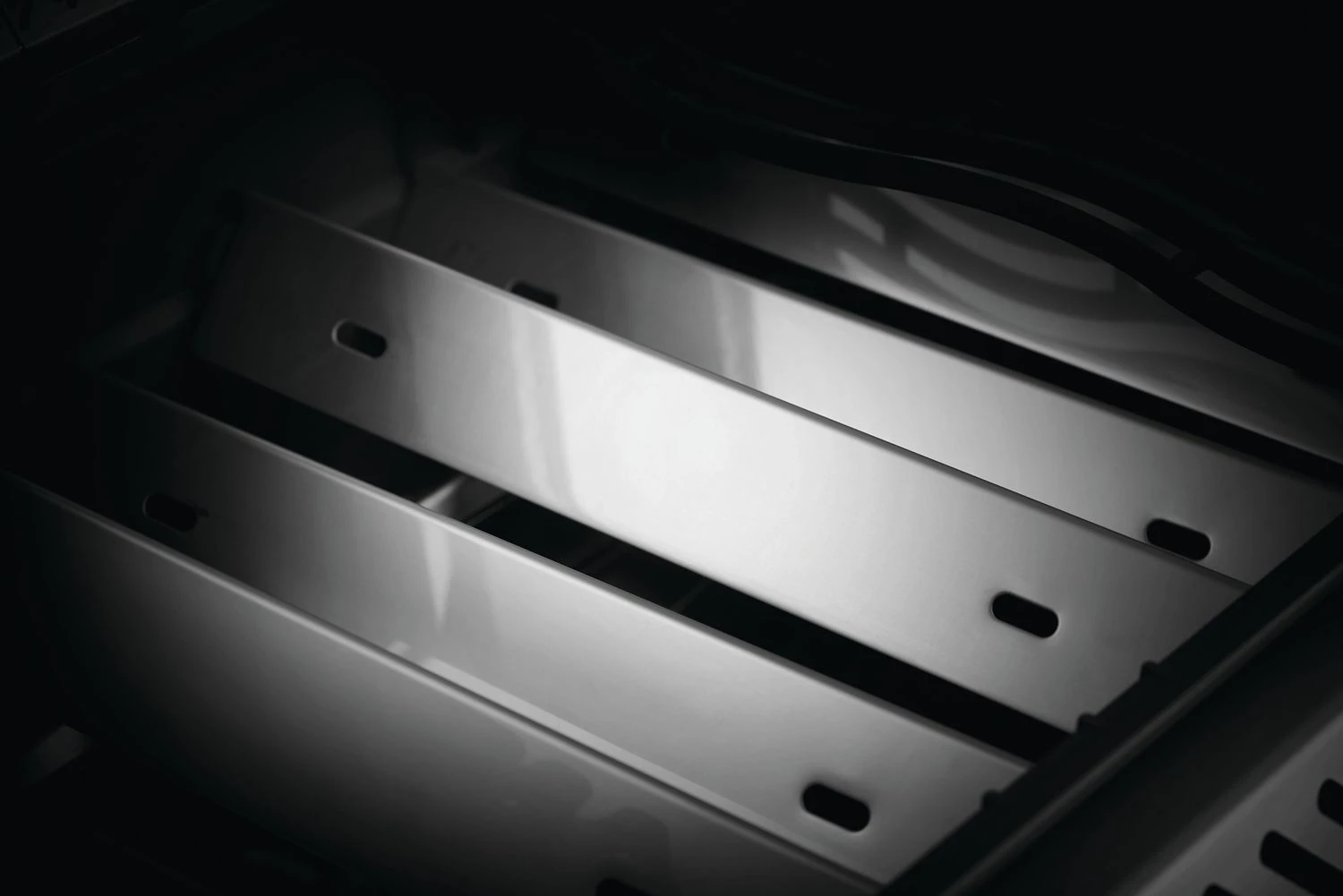 Napoleon Rogue 425 Gasgrill - All Black - Mit Seitenbrenner - Hero Modell 2023 Mit Heckbrenner Inkl. Drehspieß, Abdeckhaube Und Grillplatte 13 Napoleon Rogue 425 Gasgrill - All Black - Mit Seitenbrenner - Hero Modell 2023 Mit Heckbrenner Inkl. Drehspieß, Abdeckhaube Und Grillplatte – Bild 13