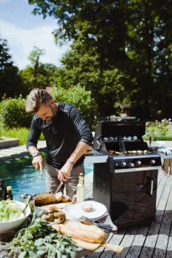 Outdoorchef Dualchef 325 G Gasgrill Mit Seitenkocher + BLAZING ZONE Infrarotbrenner -Broil King Verkäufe outdoorchef dualchef 325 g garten 18 700 02